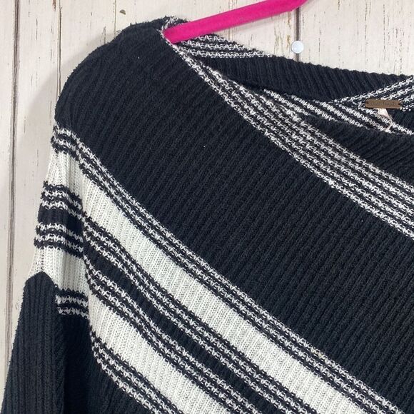 Free People Black & White Asymmetrical Stripe Knit Sweater Size M Boho Slouchy - Picture 3 of 15